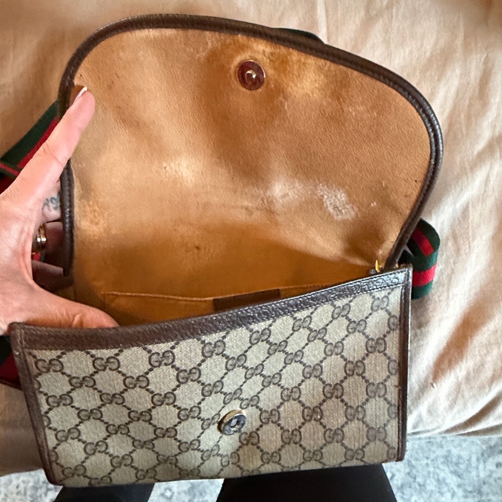 Gucci Beige and Green Signature Crossbody Bag - Picture 3 of 9